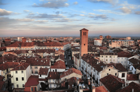 "Cambiare volto alla città": l'architettura razionalista a Vercelli